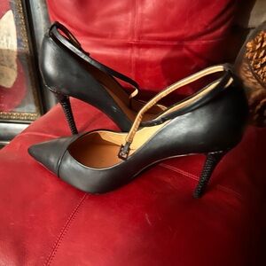 Badgley Mischka Black Pointed Heels
